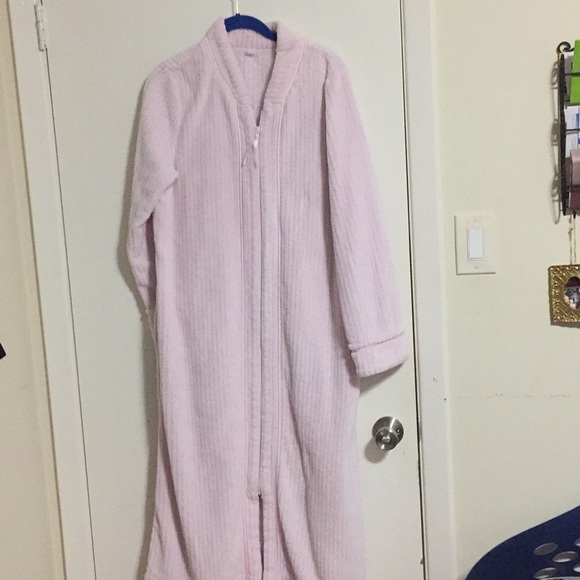 Pink robe size large - Picture 1 of 1